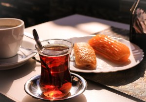 Tee und Gebäck in Mostar