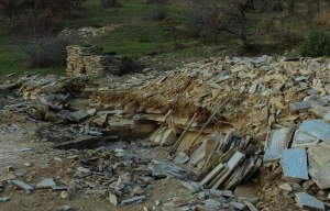 Alexandroupolis - unterwegs - die Straße ist der Steinbruch