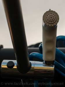 f Duschkopf in Halterung