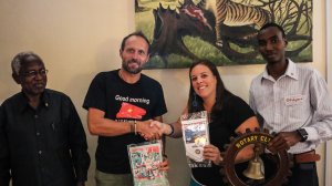  Wimpelübergabe beim RC Moshi